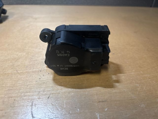 bontott OPEL ZAFIRA C Fűtés Állító Motor