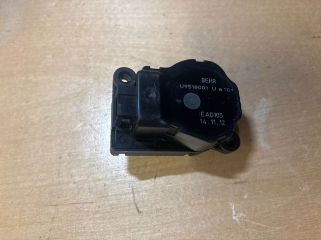 bontott OPEL ZAFIRA C Fűtés Állító Motor