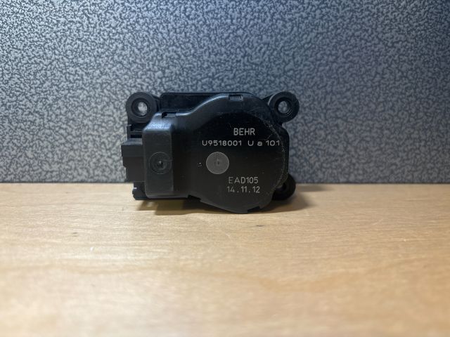 bontott OPEL ZAFIRA C Fűtés Állító Motor