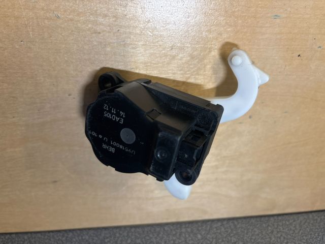 bontott OPEL ZAFIRA C Fűtés Állító Motor