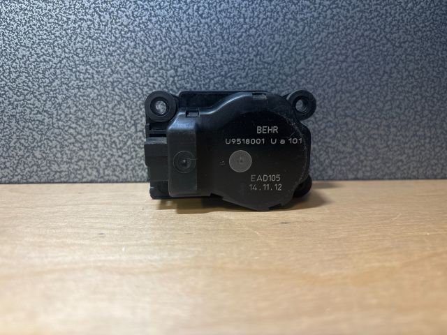 bontott OPEL ZAFIRA C Fűtés Állító Motor