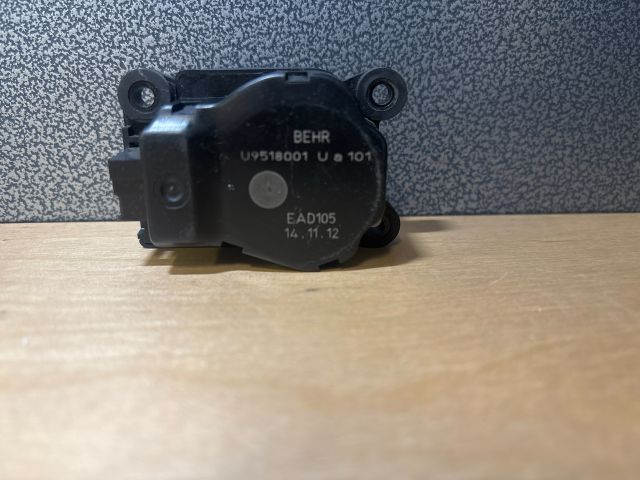 bontott OPEL ZAFIRA C Fűtés Állító Motor