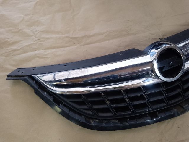 bontott OPEL ZAFIRA C Hűtőrács