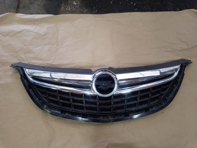 bontott OPEL ZAFIRA C Hűtőrács