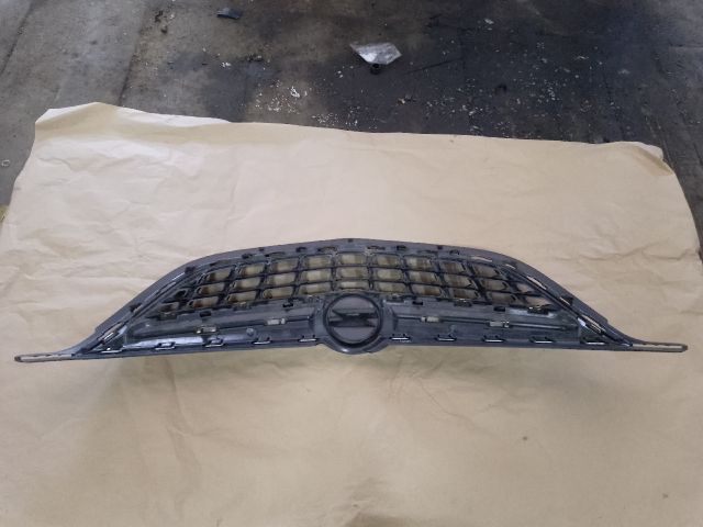 bontott OPEL ZAFIRA C Hűtőrács