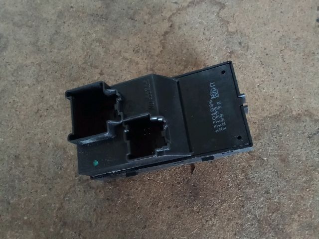 bontott OPEL ZAFIRA C Jobb első Ablakemelő Kapcsoló