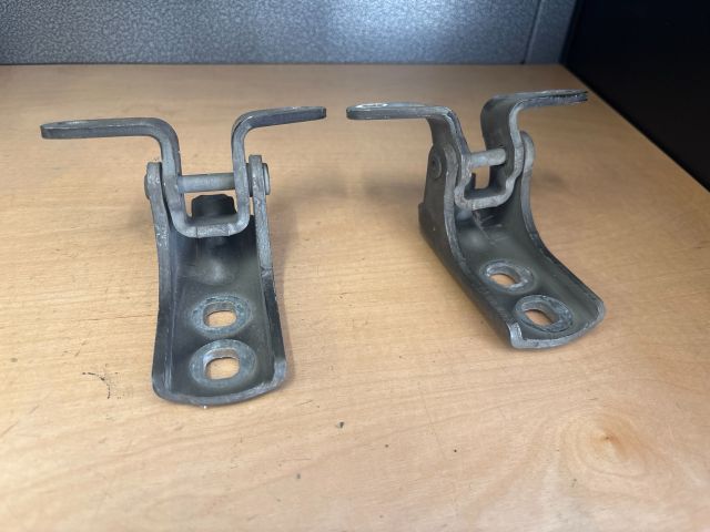 bontott OPEL ZAFIRA C Jobb első Alsó Zsanér