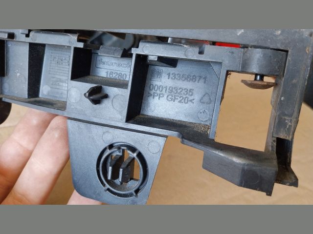 bontott OPEL ZAFIRA C Jobb első Oldal Lökhárító Tartó (Műanyag)