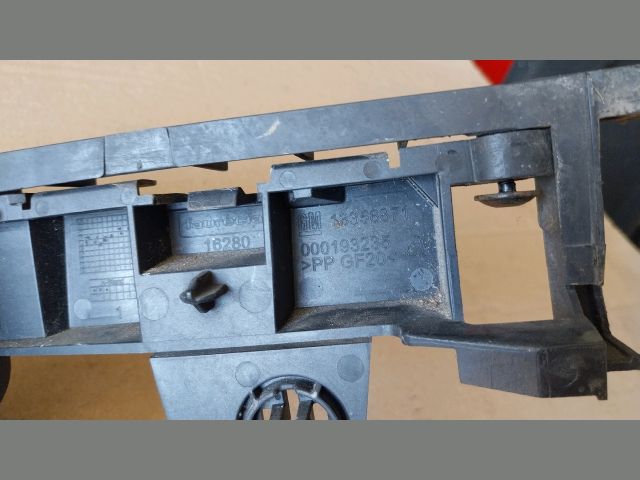 bontott OPEL ZAFIRA C Jobb első Oldal Lökhárító Tartó (Műanyag)