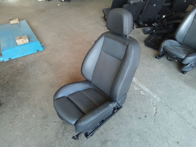 bontott OPEL ZAFIRA C Jobb első Ülés