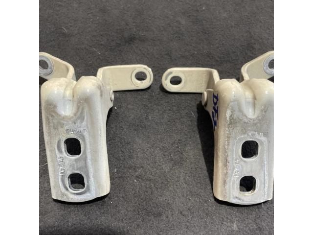 bontott OPEL ZAFIRA C Jobb első Zsanér