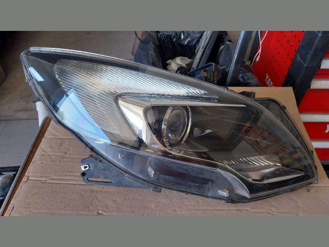 bontott OPEL ZAFIRA C Jobb Fényszóró