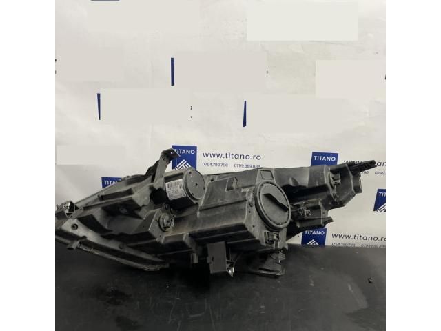 bontott OPEL ZAFIRA C Jobb Fényszóró