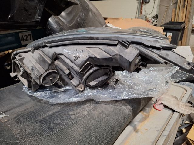 bontott OPEL ZAFIRA C Jobb Fényszóró