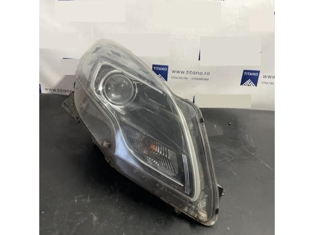 bontott OPEL ZAFIRA C Jobb Fényszóró