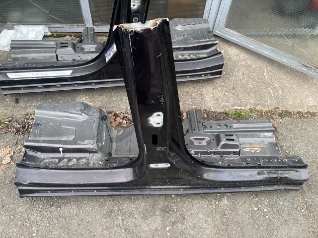 bontott OPEL ZAFIRA C Jobb Küszöb