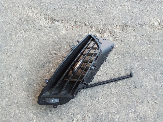bontott OPEL ZAFIRA C Középső Jobb Szellőző