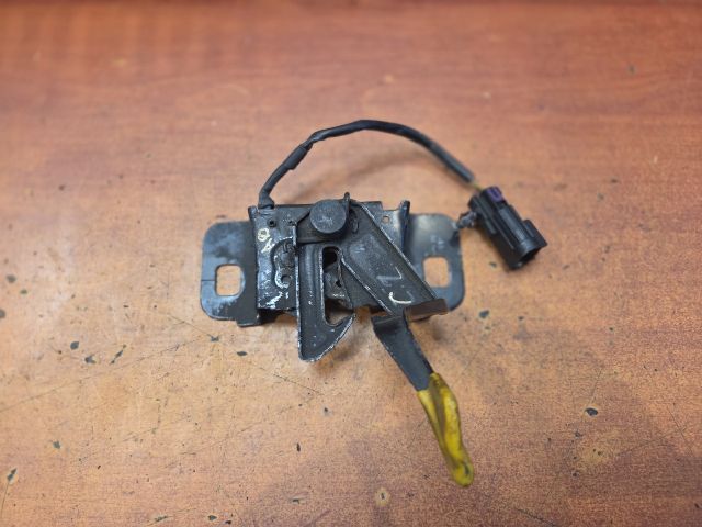 bontott OPEL ZAFIRA C Motorháztető Zárszerkezet