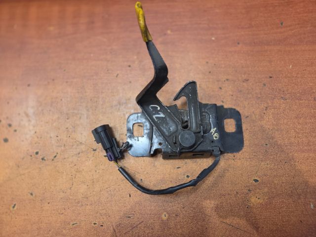 bontott OPEL ZAFIRA C Motorháztető Zárszerkezet