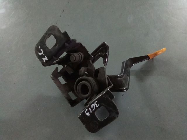 bontott OPEL ZAFIRA C Motorháztető Zárszerkezet