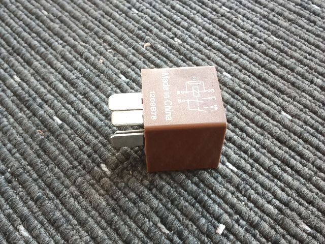 bontott OPEL ZAFIRA C Relé