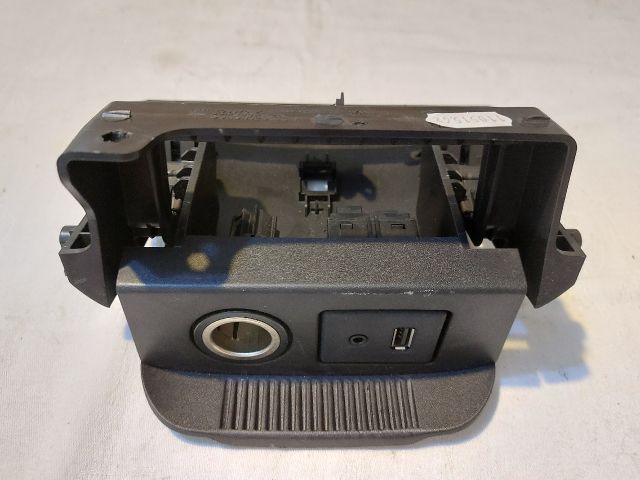 bontott OPEL ZAFIRA C Szivargyújtó Aljzat