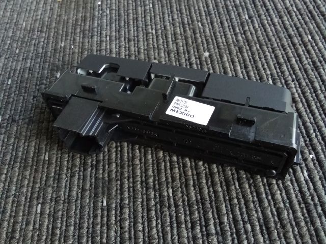 bontott OPEL ZAFIRA C Vészvillogó Kapcsoló