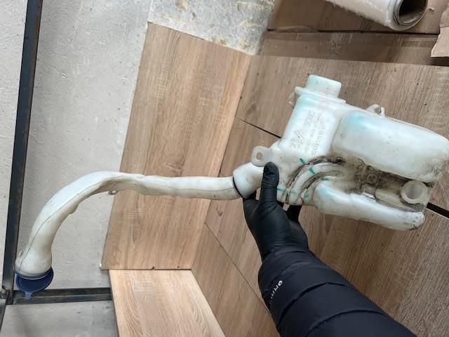 bontott PEUGEOT 1007 Ablakmosó Tartály