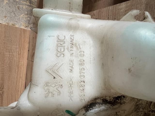 bontott PEUGEOT 1007 Ablakmosó Tartály