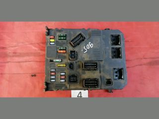 bontott PEUGEOT 1007 Biztosítéktábla Utastér