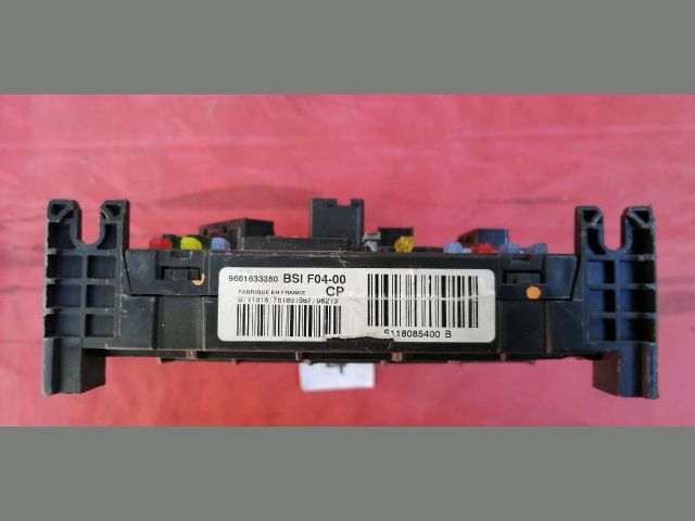 bontott PEUGEOT 1007 Biztosítéktábla Utastér