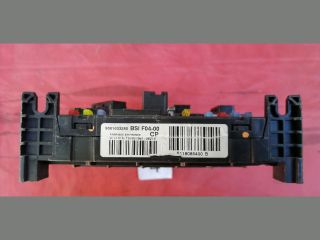 bontott PEUGEOT 1007 Biztosítéktábla Utastér