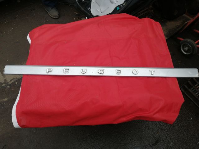 bontott PEUGEOT 1007 Csomagtérajtó Díszléc