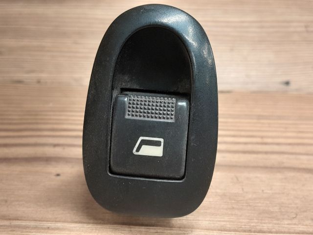 bontott PEUGEOT 1007 Jobb első Ablakemelő Kapcsoló