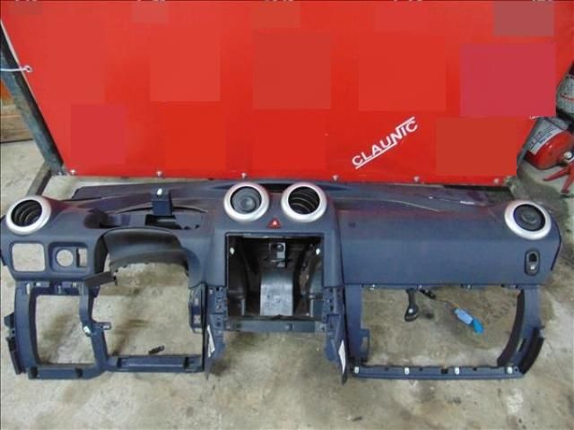 bontott PEUGEOT 1007 Műszerfal Héj