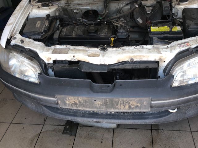 bontott PEUGEOT 106 Jobb első Csonkállvány Kerékaggyal