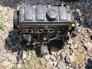 bontott PEUGEOT 106 Motor (Fűzött blokk hengerfejjel)
