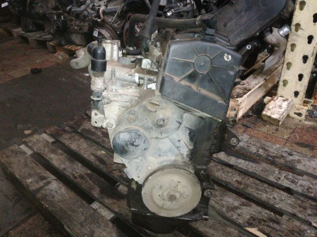 bontott PEUGEOT 106 Motor (Fűzött blokk hengerfejjel)