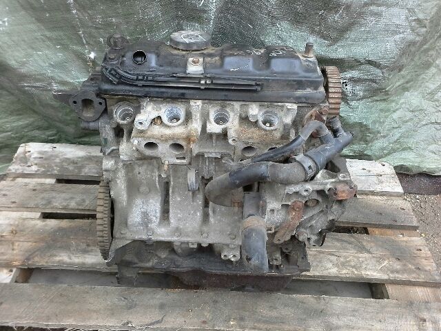 bontott PEUGEOT 106 Motor (Fűzött blokk hengerfejjel)