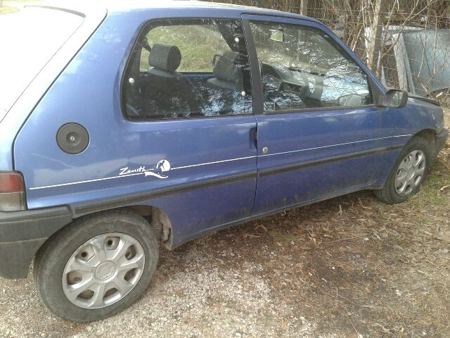 bontott PEUGEOT 106 Bal első Lengőkar