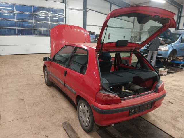 bontott PEUGEOT 106 Bal első Csonkállvány Kerékaggyal