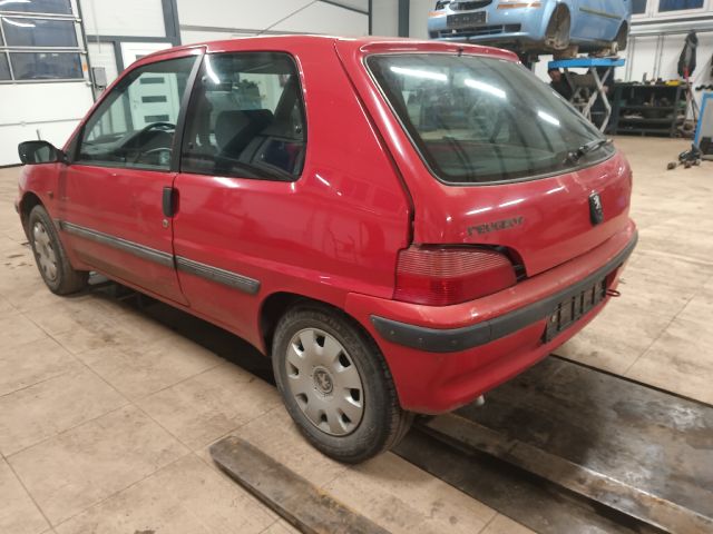 bontott PEUGEOT 106 Bal első Csonkállvány Kerékaggyal