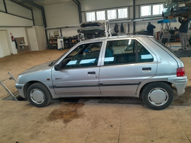 bontott PEUGEOT 106 Homlokfal (Üres lemez)