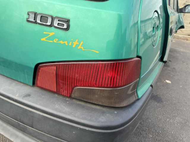 bontott PEUGEOT 106 Jobb első Csonkállvány Kerékaggyal