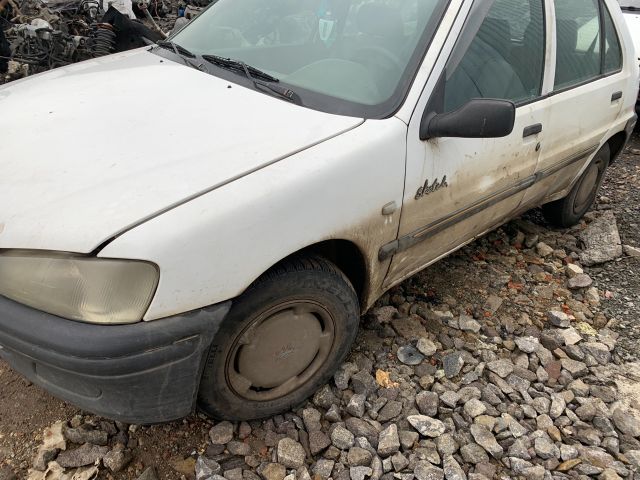 bontott PEUGEOT 106 Bal első Lengőkar