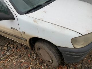 bontott PEUGEOT 106 Bal első Ablaktörlő Kar