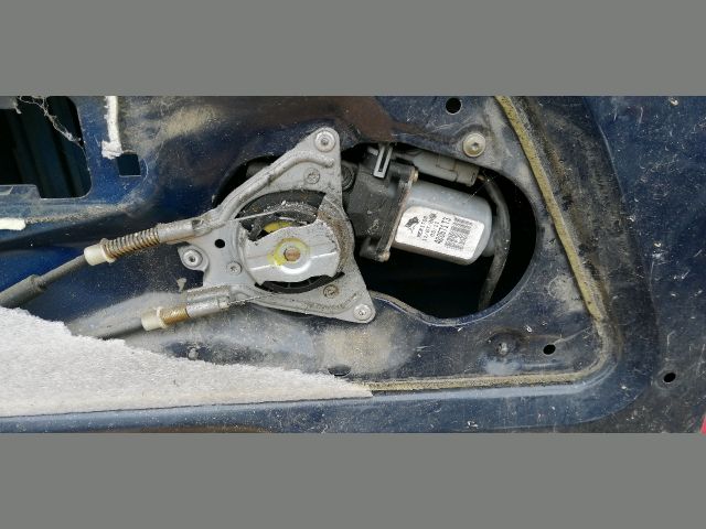 bontott PEUGEOT 106 Bal első Ajtó (Részeivel)