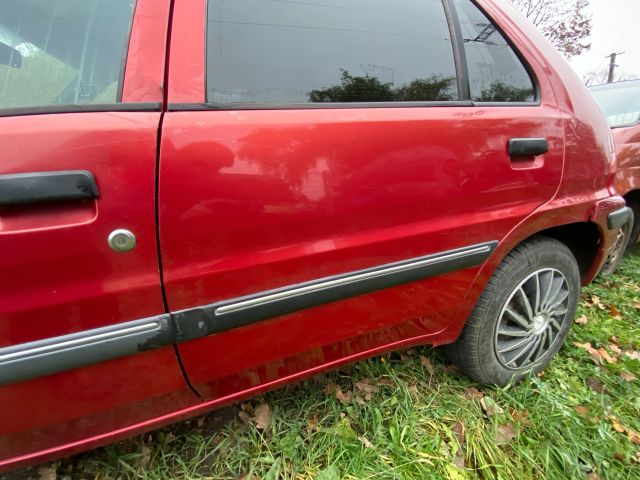 bontott PEUGEOT 106 Bal hátsó Ajtó (Üres lemez)