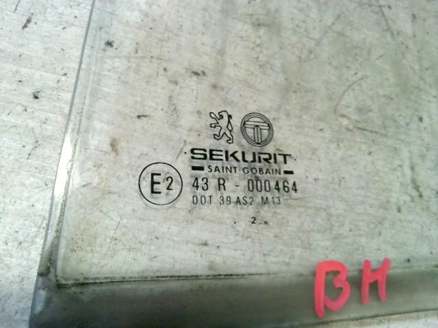 bontott PEUGEOT 106 Bal hátsó Fixüveg (Ajtóban)