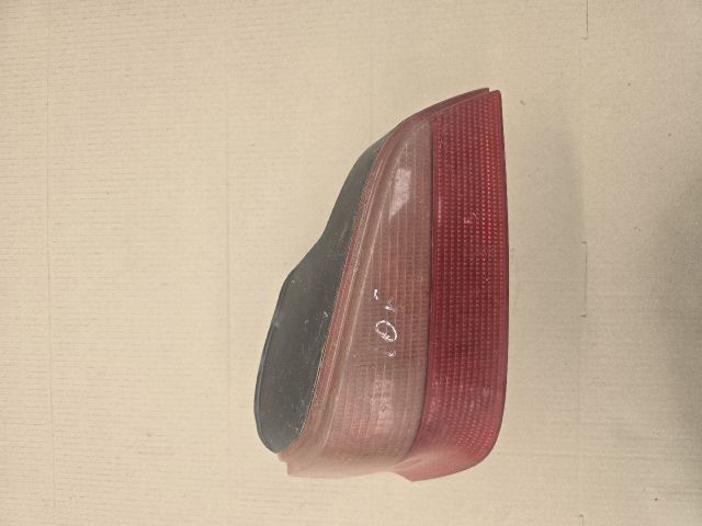 bontott PEUGEOT 106 Bal Hátsó Lámpa